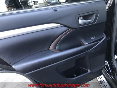 2016 Toyota Highlander XLE  *3rd Row Equipped AWD! - Photo 15 - Tucson, AZ 85705