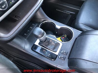 2016 Toyota Highlander XLE  *3rd Row Equipped AWD! - Photo 13 - Tucson, AZ 85705