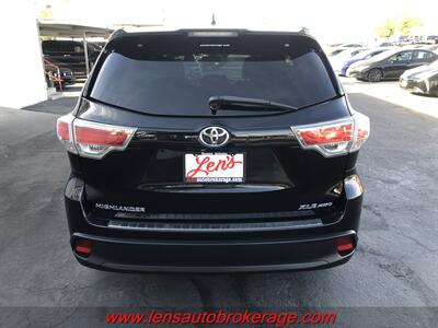 2016 Toyota Highlander XLE  *3rd Row Equipped AWD! - Photo 6 - Tucson, AZ 85705