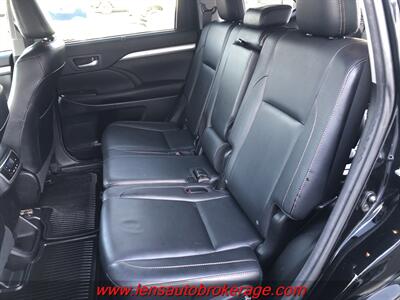 2016 Toyota Highlander XLE  *3rd Row Equipped AWD! - Photo 16 - Tucson, AZ 85705