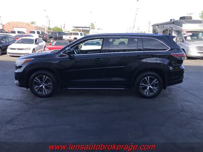2016 Toyota Highlander XLE  *3rd Row Equipped AWD! - Photo 4 - Tucson, AZ 85705