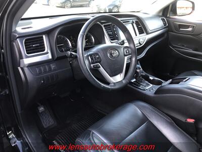2016 Toyota Highlander XLE  *3rd Row Equipped AWD! - Photo 9 - Tucson, AZ 85705