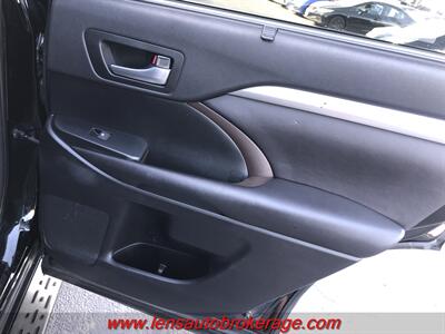 2016 Toyota Highlander XLE  *3rd Row Equipped AWD! - Photo 19 - Tucson, AZ 85705