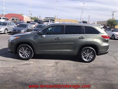 2018 Toyota Highlander XLE  *3rd Row Equipped! - Photo 4 - Tucson, AZ 85705