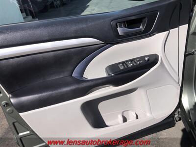 2018 Toyota Highlander XLE  *3rd Row Equipped! - Photo 8 - Tucson, AZ 85705