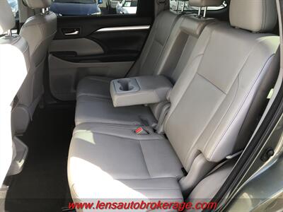 2018 Toyota Highlander XLE  *3rd Row Equipped! - Photo 17 - Tucson, AZ 85705