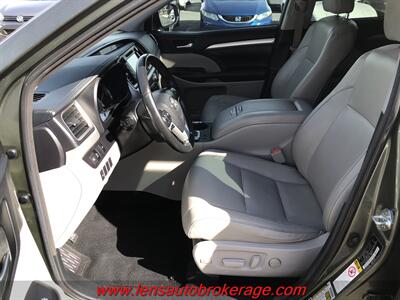 2018 Toyota Highlander XLE  *3rd Row Equipped! - Photo 10 - Tucson, AZ 85705
