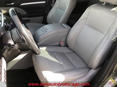 2018 Toyota Highlander XLE  *3rd Row Equipped! - Photo 11 - Tucson, AZ 85705