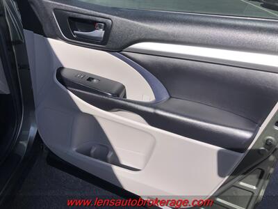 2018 Toyota Highlander XLE  *3rd Row Equipped! - Photo 22 - Tucson, AZ 85705