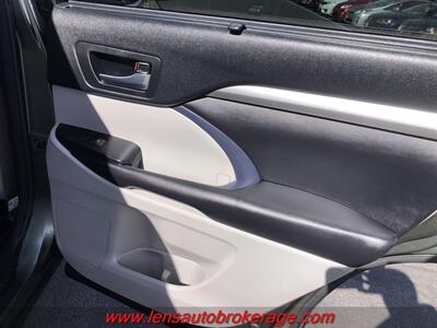 2018 Toyota Highlander XLE  *3rd Row Equipped! - Photo 20 - Tucson, AZ 85705