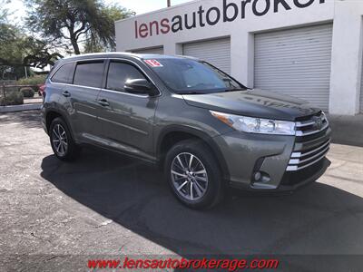 2018 Toyota Highlander XLE  *3rd Row Equipped! - Photo 2 - Tucson, AZ 85705
