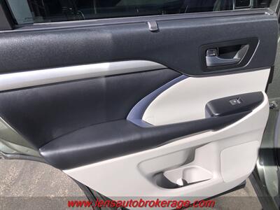 2018 Toyota Highlander XLE  *3rd Row Equipped! - Photo 16 - Tucson, AZ 85705