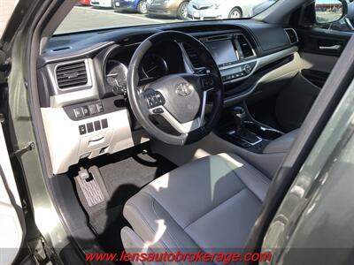2018 Toyota Highlander XLE  *3rd Row Equipped! - Photo 9 - Tucson, AZ 85705