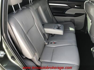 2018 Toyota Highlander XLE  *3rd Row Equipped! - Photo 21 - Tucson, AZ 85705
