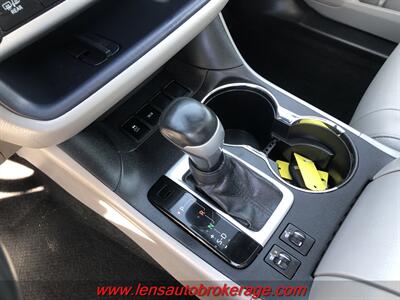 2018 Toyota Highlander XLE  *3rd Row Equipped! - Photo 14 - Tucson, AZ 85705