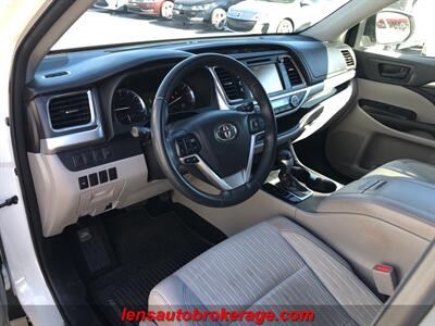 2016 Toyota Highlander LE Plus   - Photo 10 - Tucson, AZ 85705