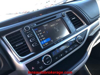 2016 Toyota Highlander LE Plus   - Photo 13 - Tucson, AZ 85705