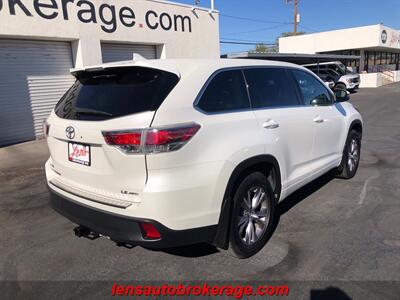 2016 Toyota Highlander LE Plus   - Photo 8 - Tucson, AZ 85705