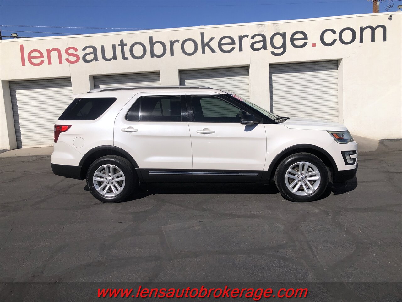 2017 Ford Explorer XLT   - Photo 1 - Tucson, AZ 85705