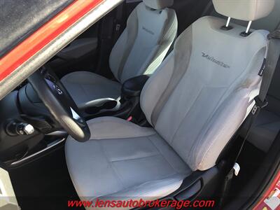 2013 Hyundai VELOSTER  *Trade In Special! - Photo 12 - Tucson, AZ 85705