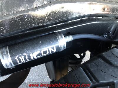 2018 Toyota 4Runner SR5  *Full Icon Suspension, Icon Wheels, Tall Rubber & Carfax 1 Owner! - Photo 4 - Tucson, AZ 85705