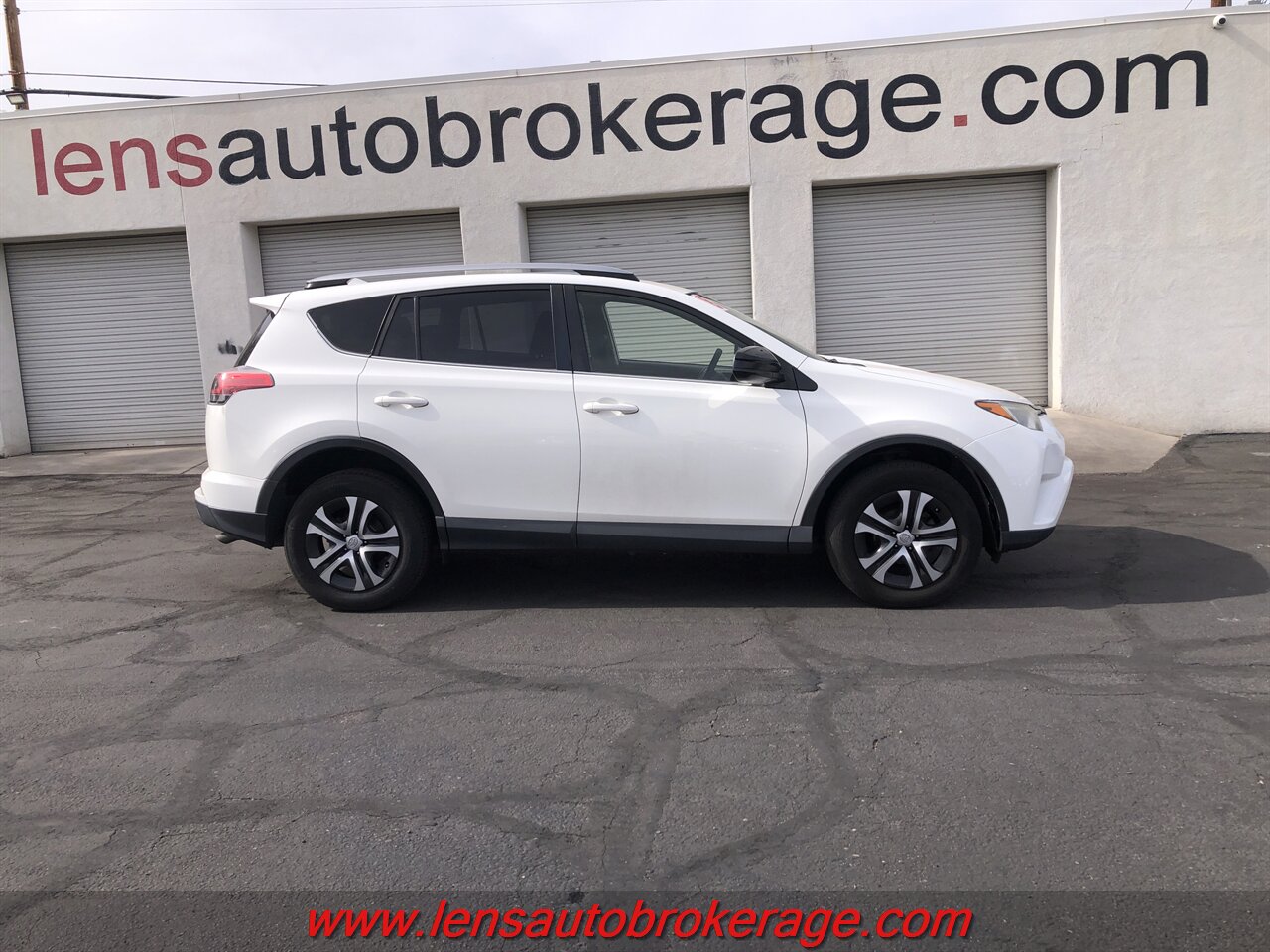 2018 Toyota RAV4 LE  *Clean & New In Inventory! - Photo 1 - Tucson, AZ 85705