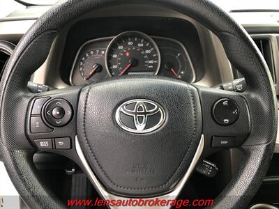 2015 Toyota RAV4 LE  **CARFAX 1 OWNER** - Photo 13 - Tucson, AZ 85705