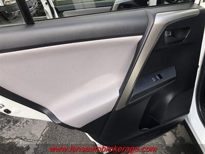 2015 Toyota RAV4 LE  **CARFAX 1 OWNER** - Photo 16 - Tucson, AZ 85705