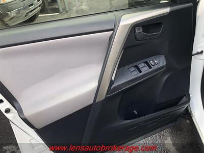 2015 Toyota RAV4 LE  **CARFAX 1 OWNER** - Photo 9 - Tucson, AZ 85705