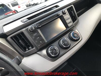 2015 Toyota RAV4 LE  **CARFAX 1 OWNER** - Photo 14 - Tucson, AZ 85705