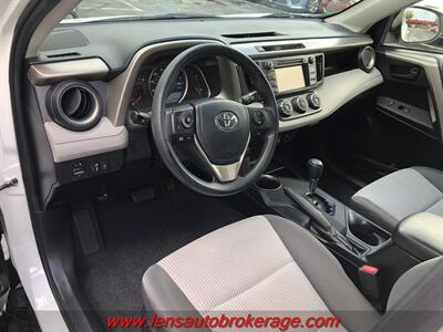 2015 Toyota RAV4 LE  **CARFAX 1 OWNER** - Photo 10 - Tucson, AZ 85705