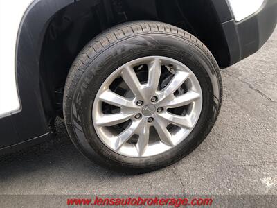 2016 Jeep Cherokee Limited  *Nice Low Mileage Limited 4x4! - Photo 23 - Tucson, AZ 85705