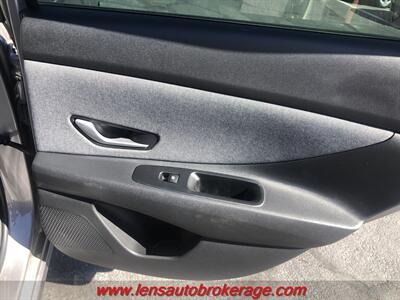 2025 Hyundai ELANTRA Limited  *7k Mile Sedan! - Photo 20 - Tucson, AZ 85705