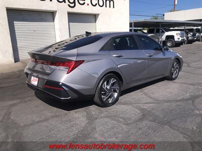 2025 Hyundai ELANTRA Limited  *7k Mile Sedan! - Photo 8 - Tucson, AZ 85705