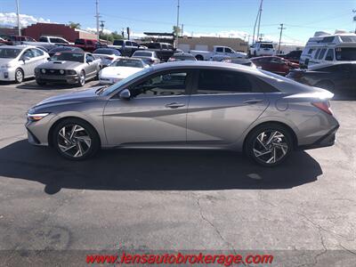 2025 Hyundai ELANTRA Limited  *7k Mile Sedan! - Photo 5 - Tucson, AZ 85705
