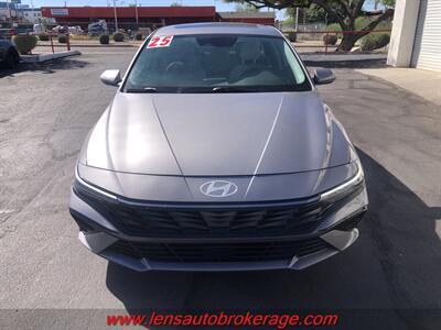 2025 Hyundai ELANTRA Limited  *7k Mile Sedan! - Photo 3 - Tucson, AZ 85705