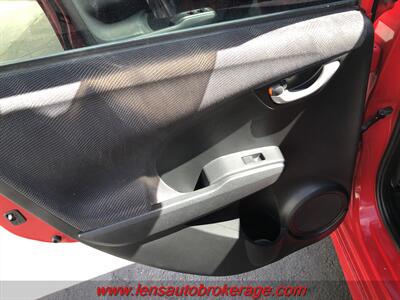 2009 Honda Fit Sport w/Navi  *Fuel Saving 5 Speed! - Photo 15 - Tucson, AZ 85705