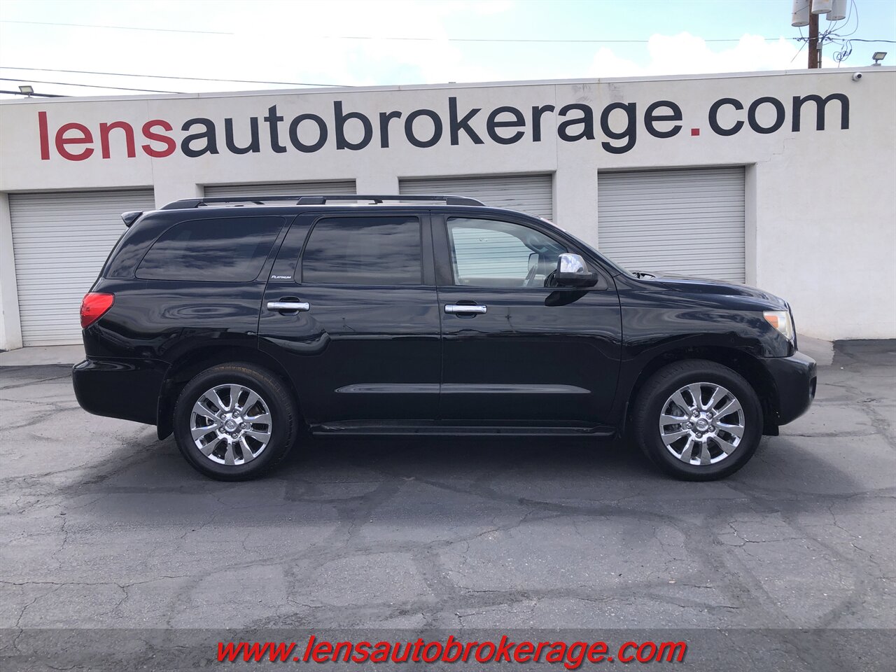 2010 Toyota Sequoia Platinum  *3rd Row Equipped Trade In Special! - Photo 1 - Tucson, AZ 85705