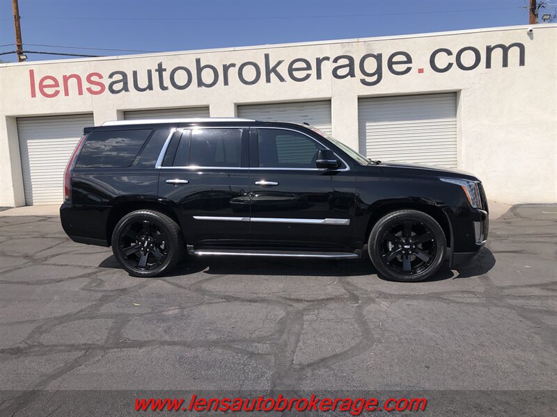 2017 Cadillac Escalade Standard  *Sweet 2wd With 6.2L Power!