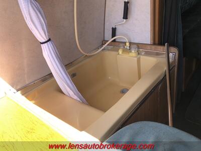 1997 Coachmen M-19 Class B  *Only 74k Miles! Fully Contained RV! - Photo 15 - Tucson, AZ 85705