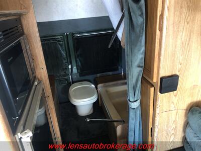 1997 Coachmen M-19 Class B  *Only 74k Miles! Fully Contained RV! - Photo 16 - Tucson, AZ 85705