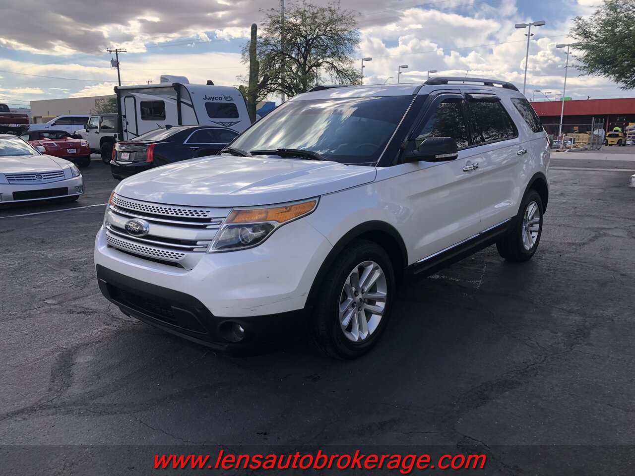 2014 Ford Explorer XLT photo 2