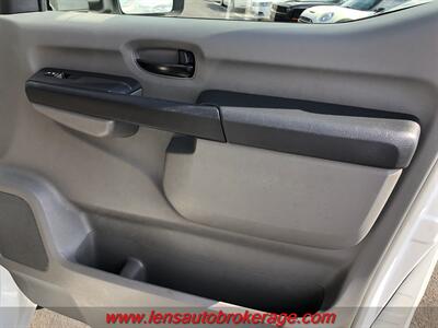 2016 Nissan NV 3500 HD SL  *Nice 12 Passenger Van! - Photo 20 - Tucson, AZ 85705
