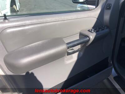 2004 Ford Explorer Sport Trac XLS   - Photo 9 - Tucson, AZ 85705