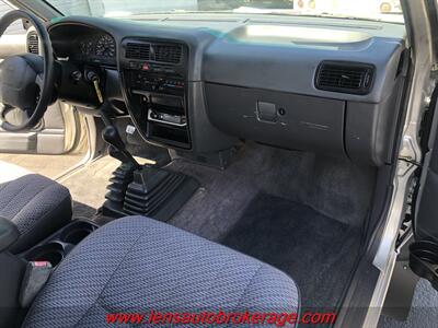 1996 Nissan Truck Pickup  *RARE 4x4 W/Only 122k Miles! - Photo 16 - Tucson, AZ 85705