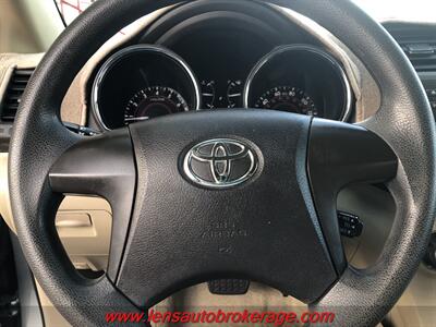 2010 Toyota Highlander  1-Owner, No Accidents & 3rd Row Equipped! - Photo 13 - Tucson, AZ 85705
