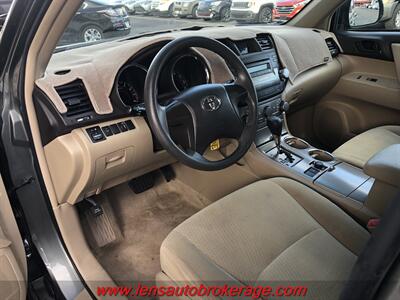 2010 Toyota Highlander  1-Owner, No Accidents & 3rd Row Equipped! - Photo 10 - Tucson, AZ 85705