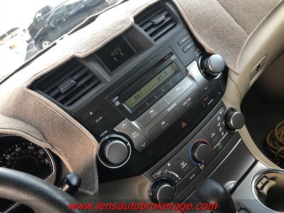 2010 Toyota Highlander  1-Owner, No Accidents & 3rd Row Equipped! - Photo 14 - Tucson, AZ 85705