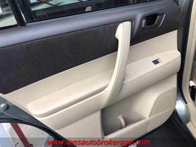2010 Toyota Highlander  1-Owner, No Accidents & 3rd Row Equipped! - Photo 16 - Tucson, AZ 85705