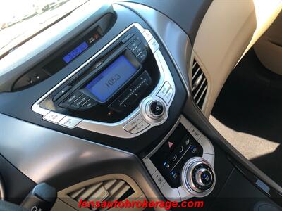 2011 Hyundai ELANTRA GLS   - Photo 14 - Tucson, AZ 85705